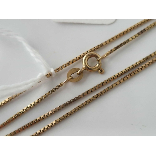 390 - A 8ct neck chain, 17 inch, 2.6 g.