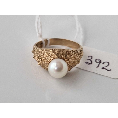 392 - A pearl set ring, 9ct, size N, 4.2 g.