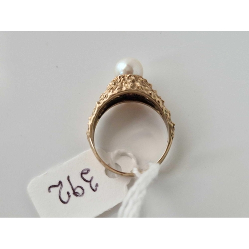 392 - A pearl set ring, 9ct, size N, 4.2 g.