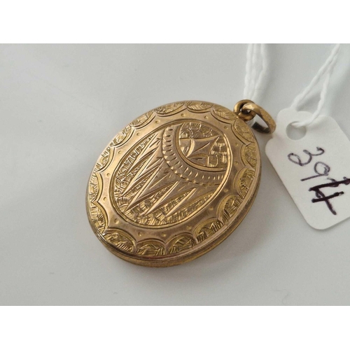 394 - A Victorian gold back and front locket, 10.3 g