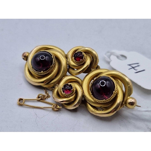 41 - A VICTORIAN CABOCHON GARNET BROOCH 15CT GOLD 6.9 GMS