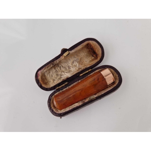 413 - A 9ct and amber cheroot holder in case