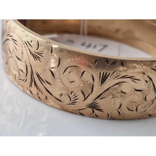 417 - A wide rolled gold bangle