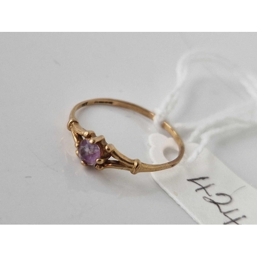 424 - A amethyst ring 9ct size N