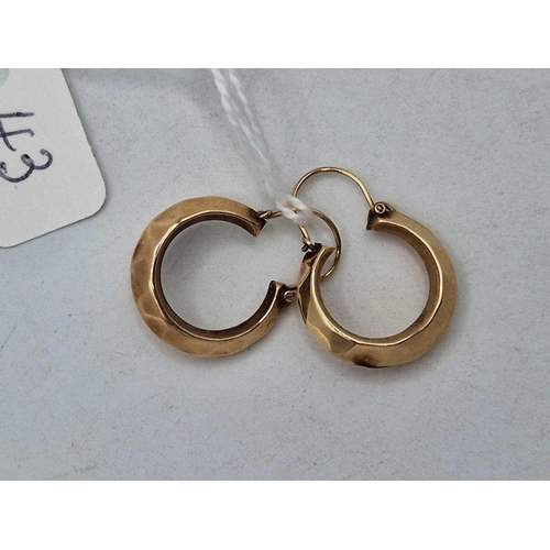 43 - A pair of hoop earrings 9ct 1.7 gms