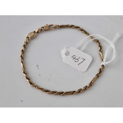 437 - A fancy braclet 9ct 7 inch 6.2 gms