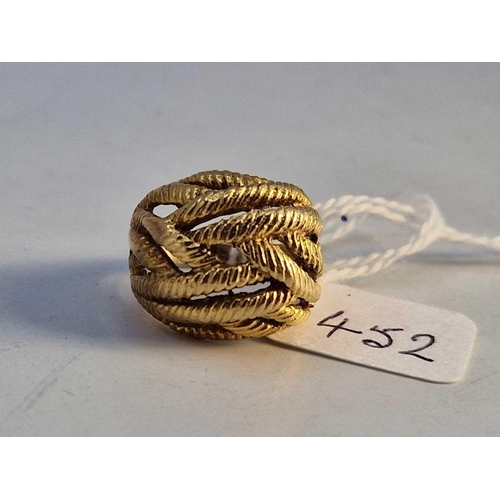 452 - A gold vintage woven rope style bombe ring, 9ct, size I, 6.3 g.