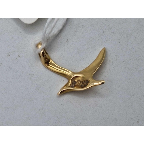 49 - A bird pendant 18ct gold 1.6 gms