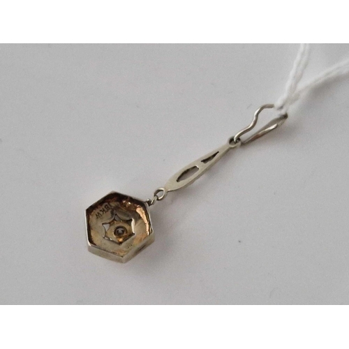 494 - A white gold and diamond drop pendant, 18ct, 1.4 g.