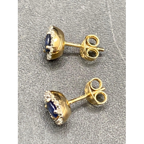 511 - A pair of pretty sapphire and diamond earrings