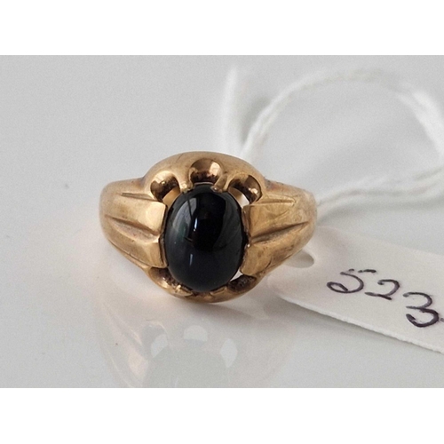 523 - A cabochon garnet ring, 9ct, size L, 4.9 g