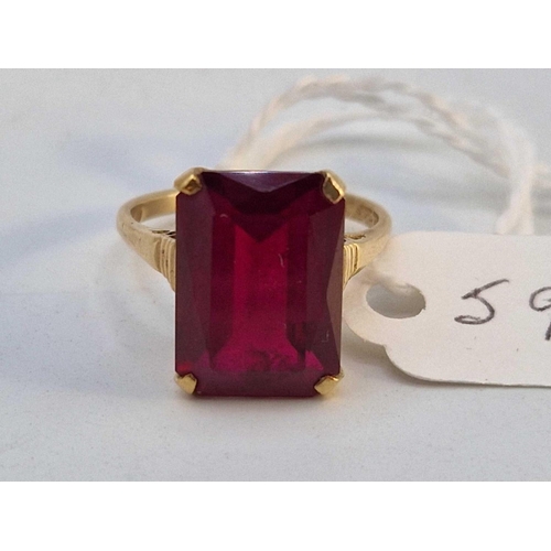 596 - A oblong red stone dress ring, 9ct, size L, 4 g