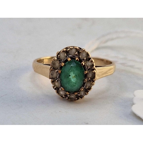 597 - A green and white stone dress ring, 9ct, size M, 2.2 g.