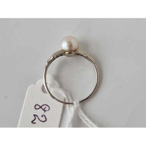 82 - A white gold pearl and diamond ring, 18ct, size P