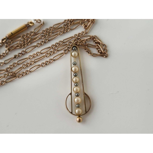 84 - A pendant and gold chain with metal clasp, 9ct, 17 inch, 4.1 g