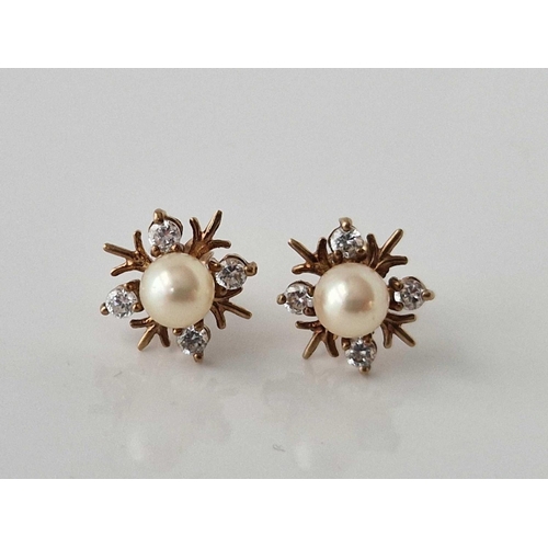 89 - A pair of pearl earrings, 9ct