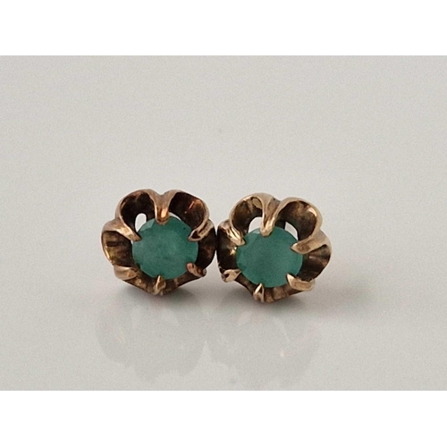 91 - A pair of emerald stud earrings, 9ct