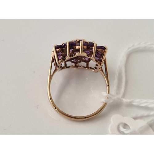 97 - A amethyst cluster ring, 9ct, size N