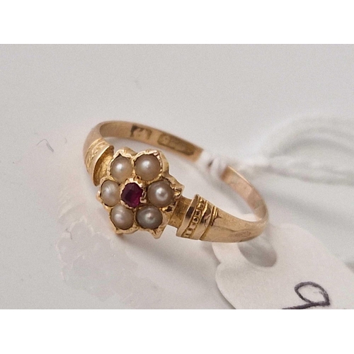 98 - A antique ring with ruby and pearls, 15ct, size J