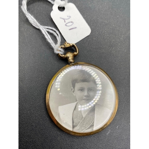 201 - A portrait pendant 9ct 6.3 gms