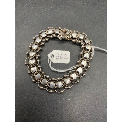 362 - A silver heart link bracelet