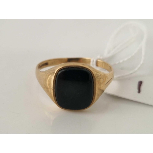 1 - A onyx signet ring 9ct size Y 2.8 gms