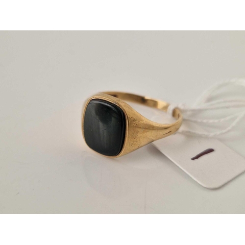 1 - A onyx signet ring 9ct size Y 2.8 gms