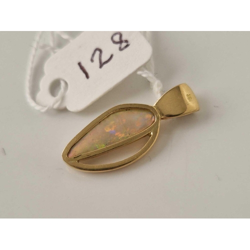 128 - A OPAL SET PENDANT 18CT GOLD