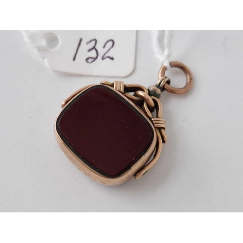 132 - A bloodstone and carnelian swivel fob 9ct 8.4 gms