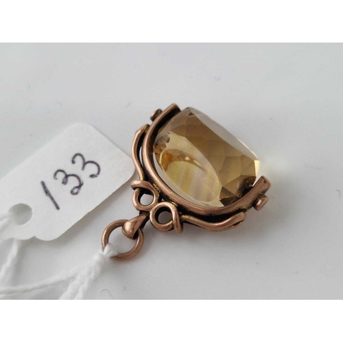 133 - A citrine seal fob 9ct