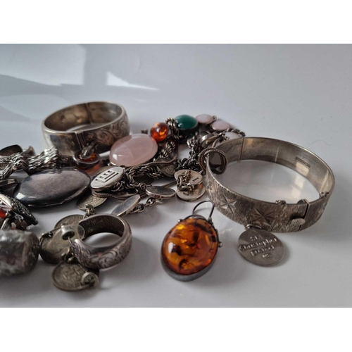 14 - A large quantity of silver jewellery items 281 gms