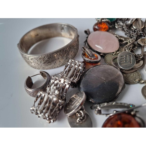 14 - A large quantity of silver jewellery items 281 gms