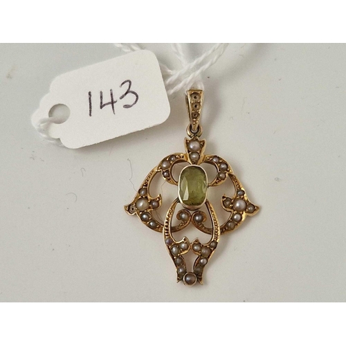 143 - A peridot and pearl pendant 9ct