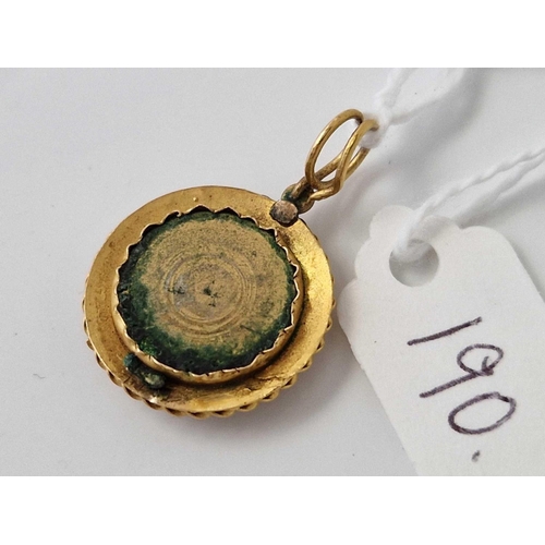 190 - A ANTIQUE GOLD AND MOSAIC PENDANT