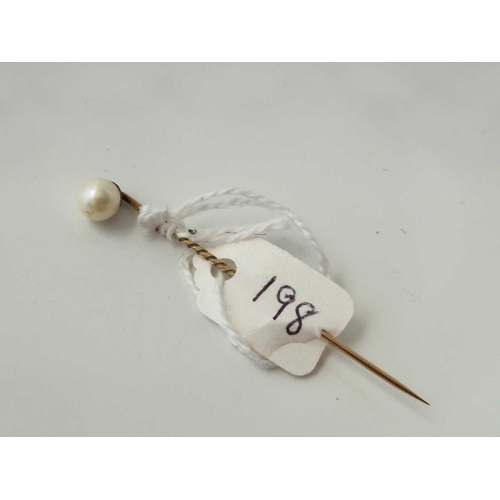 198 - A gold stick pin with pearl top