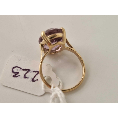 223 - A single stone amethyst ring 9ct size N 4.4 gms