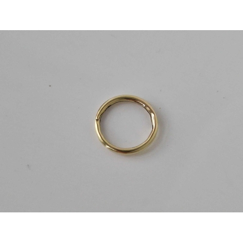 224 - A 15ct gold split ring 12mm diameter