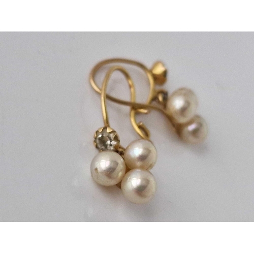 233 - A pair of pearl earrings 9ct