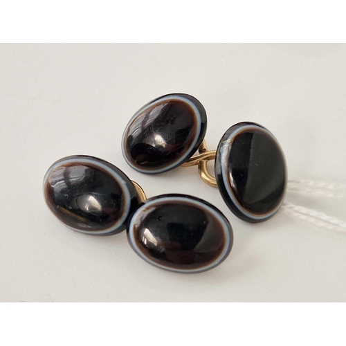 259 - A pair of Victorian banded agate 9ct gold cufflinks in fitted box