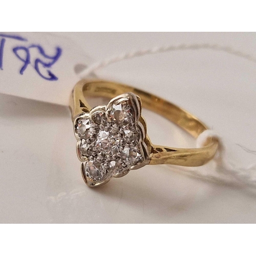 261 - A VINTAGE OLD CUT DIAMOND CLUSTER RING 18CT GOLD SIZE M 3.2 GMS