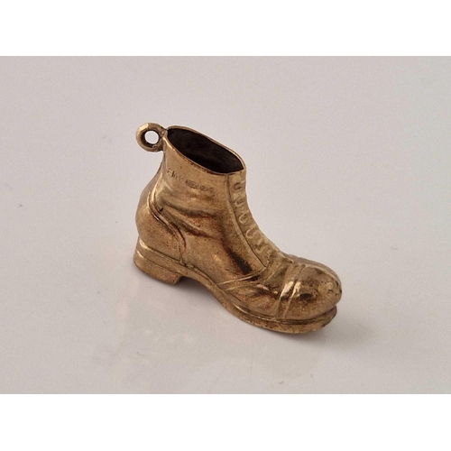 273 - A large 9ct boot charm 1.3g