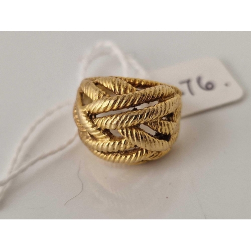 276 - A gold vintage woven rope style bombe ring, 9ct, size I, 6.3 g.