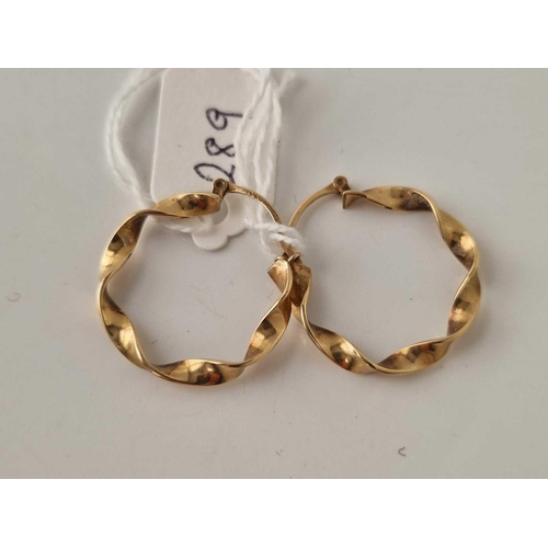 289 - A pair of hoop earrings 20mm diameter 9ct 2.6 gms