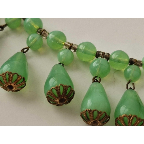 301 - A antique good green stone necklace 9ct clasp 14 inch