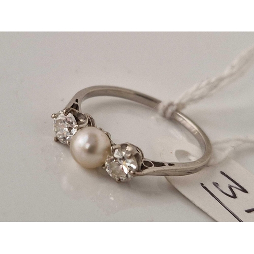 311 - A DIAMOND AND PEARL PLATINUM SET RING WITH GOOD DIAMONDS SIZE R 2.9 GMS