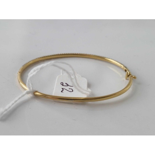 32 - A SMALL DIAMOND BANGLE 18CT GOLD 6.2 GMS 5CM DIAMETER