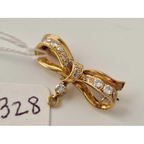 328 - A 18CT GOLD ANTIQUE DIAMOND SET BOW BROOCH