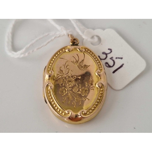 351 - A Edwardian back and front oval locket engraved with birds 9ct