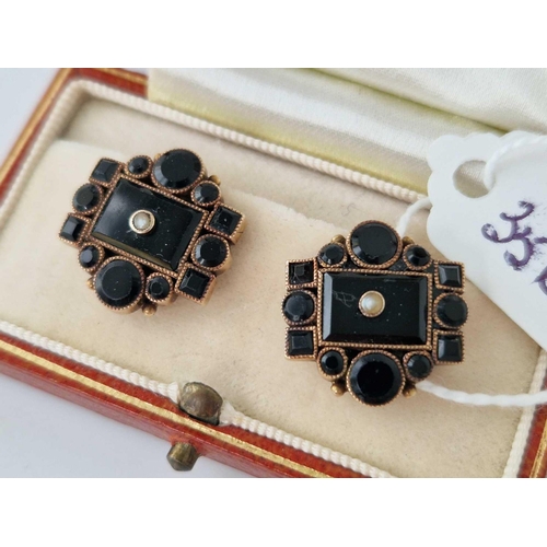 356 - A pair of Victorian gold and onyx collar studs in fitted box