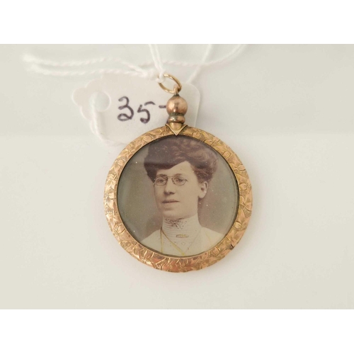 357 - A Edwardian embossed photo locket Birmingham 1905 9ct